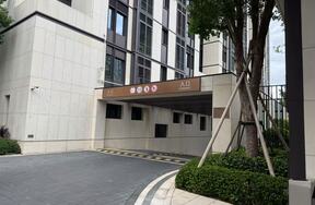 位于浙江省宁波市鄞州区江万府82个地下停车位租赁权